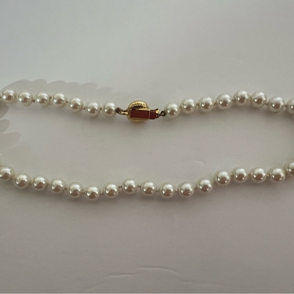 Carolee Faux Pearl Vintage Necklace - Picture 3 of 8